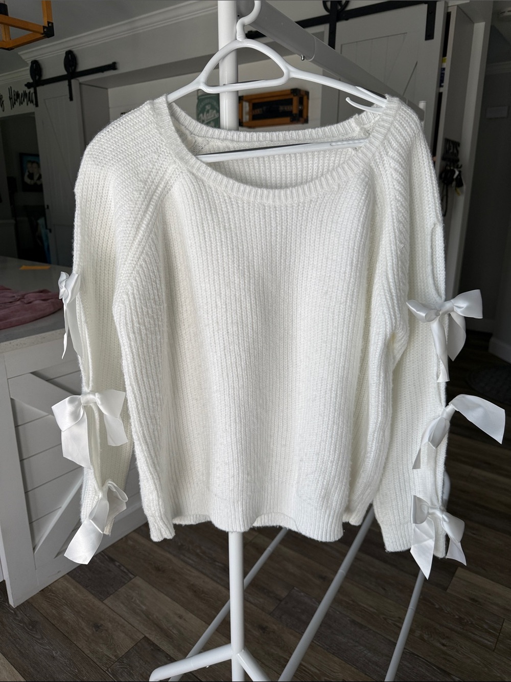 White Bow-Detail Women’s Sweater